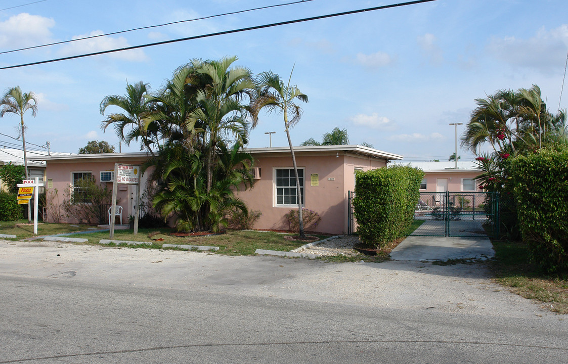 1823 Dixianna St in Hollywood, FL - Building Photo