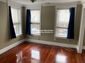 632 E Broadway, Unit 4 in Boston, MA - Foto de edificio - Building Photo