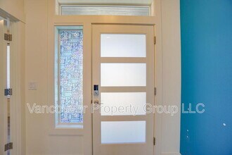 12513 NE 102nd Way in Vancouver, WA - Foto de edificio - Building Photo