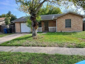 1726 Lesle Ln in Corpus Christi, TX - Building Photo