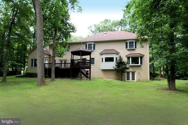 18515 Cabin Rd in Triangle, VA - Foto de edificio - Building Photo