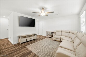 10713 Lilestone Ct in Las Vegas, NV - Building Photo - Building Photo