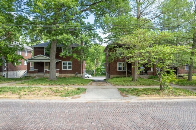 1403 University Ave, Unit B in Columbia, MO - Building Photo - Building Photo
