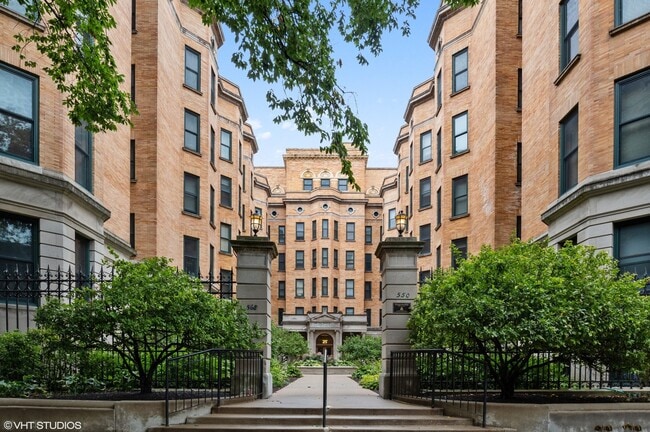 property at 550 W Surf St