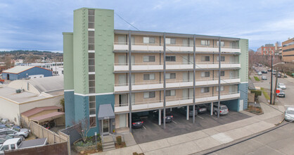 Sunset House Apartments in Seattle, WA - Building Photo - Primary Photo