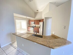 3 Bed 2 Bath Home with Stainless Steel Appliances Near Poinciana Pkwy! in Kissimmee, FL - Building Photo - Building Photo