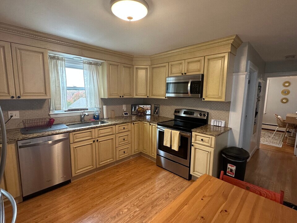 65 Sherry Ave in Bristol, RI - Building Photo