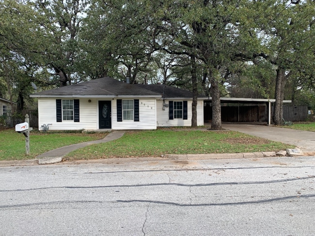 3212 Delaware Trail in Fort Worth, TX - Foto de edificio - Building Photo