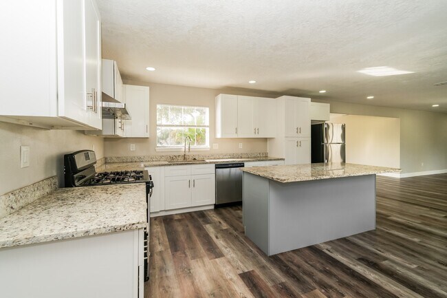 5100 Goose Creek Dr in Baytown, TX - Building Photo - Building Photo