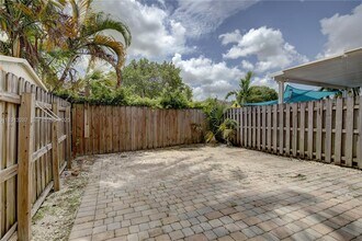 7341 NW 174th Terrace in Miami Gardens, FL - Building Photo - Building Photo