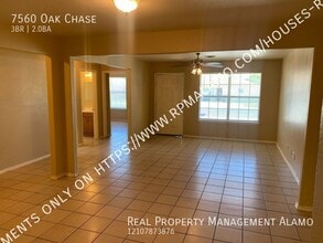7560 Oak Chase in San Antonio, TX - Building Photo - Building Photo