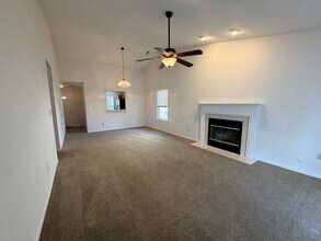615 Treyburn Lakes Way in Indianapolis, IN - Building Photo - Building Photo