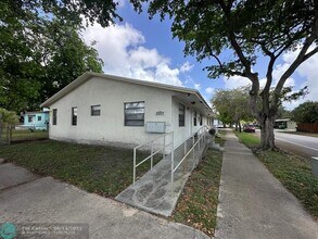 2001 Dewey St in Hollywood, FL - Building Photo - Building Photo