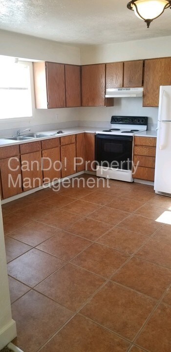 235 Carol Dr-Unit -2 in Blackfoot, ID - Building Photo