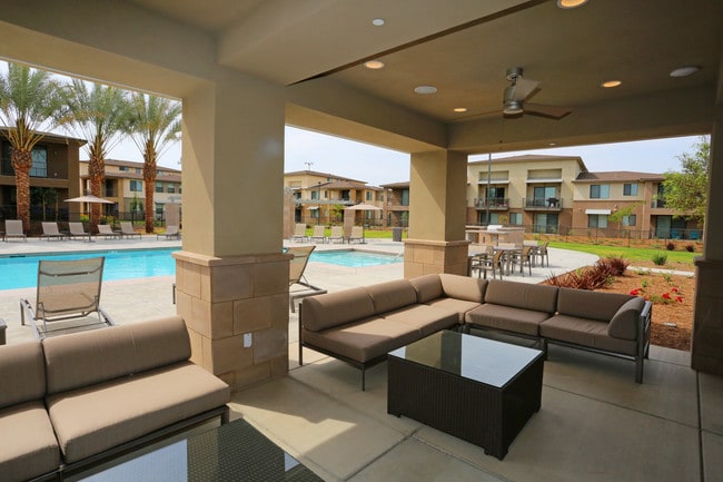 Park Square at Seven Oaks in Bakersfield, CA - Building Photo - Building Photo