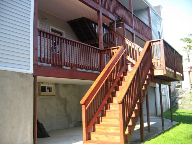 259 E Main St in Chicopee, MA - Building Photo - Building Photo