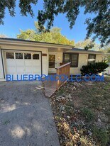 717 NE Banner Dr in Lee's Summit, MO - Building Photo