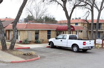 Casa Pacifica Apartments in Dallas, TX - Building Photo - Building Photo