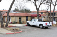 Casa Pacifica Apartments in Dallas, TX - Foto de edificio - Building Photo