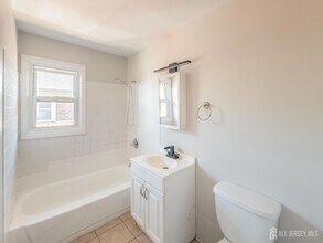 13 Pekola Terrace in Carteret, NJ - Building Photo - Building Photo