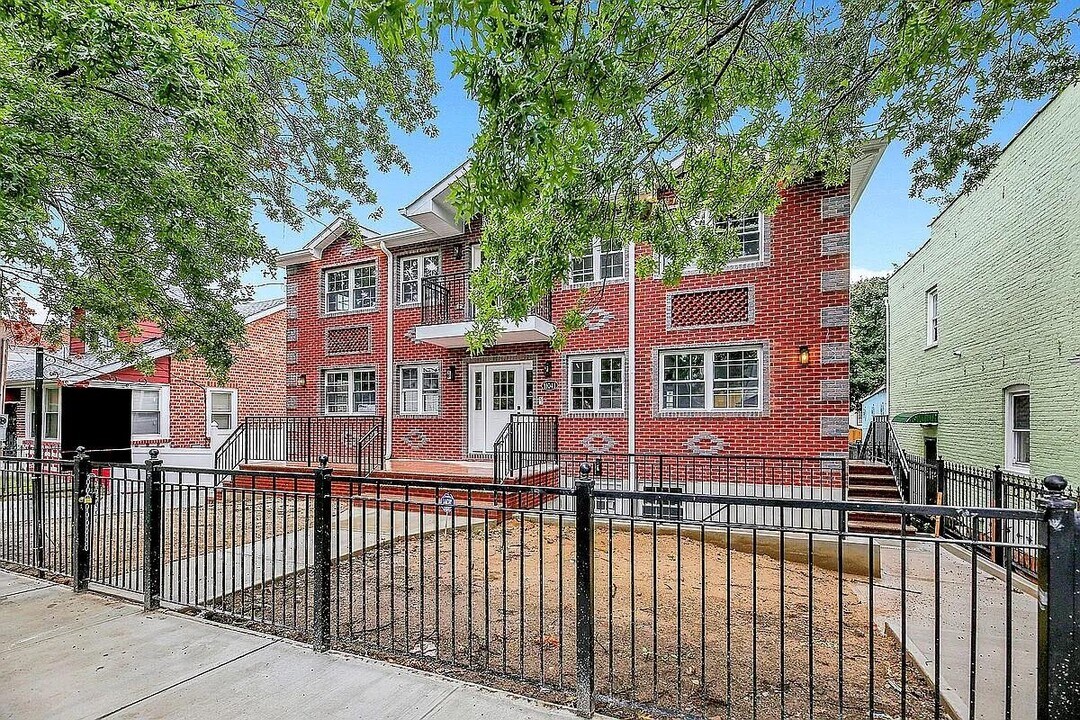 110-41 172nd St in Queens, NY - Foto de edificio