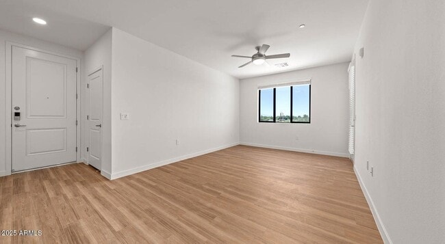 5885 S 32nd St, Unit A1 in Phoenix, AZ - Foto de edificio - Building Photo