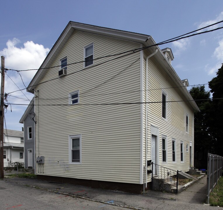 1 Ware Ct in Providence, RI - Foto de edificio