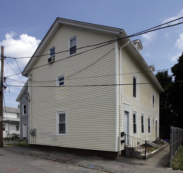 1 Ware Ct in Providence, RI - Building Photo