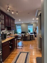 127 Heath St, Unit #2 in Somerville, MA - Foto de edificio - Building Photo