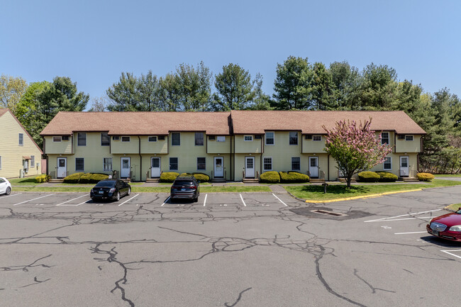 Meadows at Tolland Condominiums in Tolland, CT - Building Photo - Building Photo