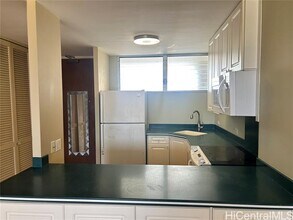 555 University Ave in Honolulu, HI - Building Photo - Building Photo