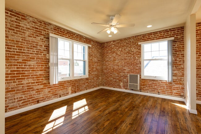 Vivian Apartments