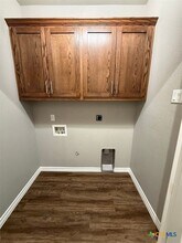 152 Navarro Xing, Unit 3B in Seguin, TX - Foto de edificio - Building Photo
