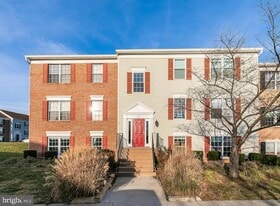 110 Prosperity Ave SE, Unit A in Leesburg, VA - Building Photo