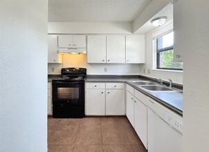 1024 Southmoor Dr, Unit 1026 in Arlington, TX - Building Photo - Building Photo