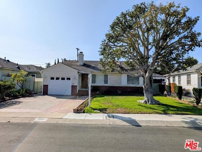 property at 7541 Agnew Ave