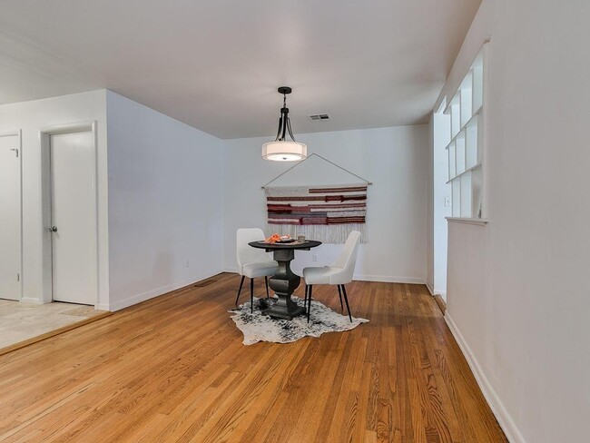 2644 Lakeside Dr in The Village, OK - Foto de edificio - Building Photo