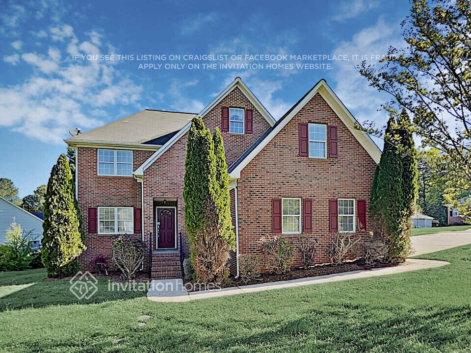 100 Scaleybark Ct in Mount Holly, NC - Building Photo