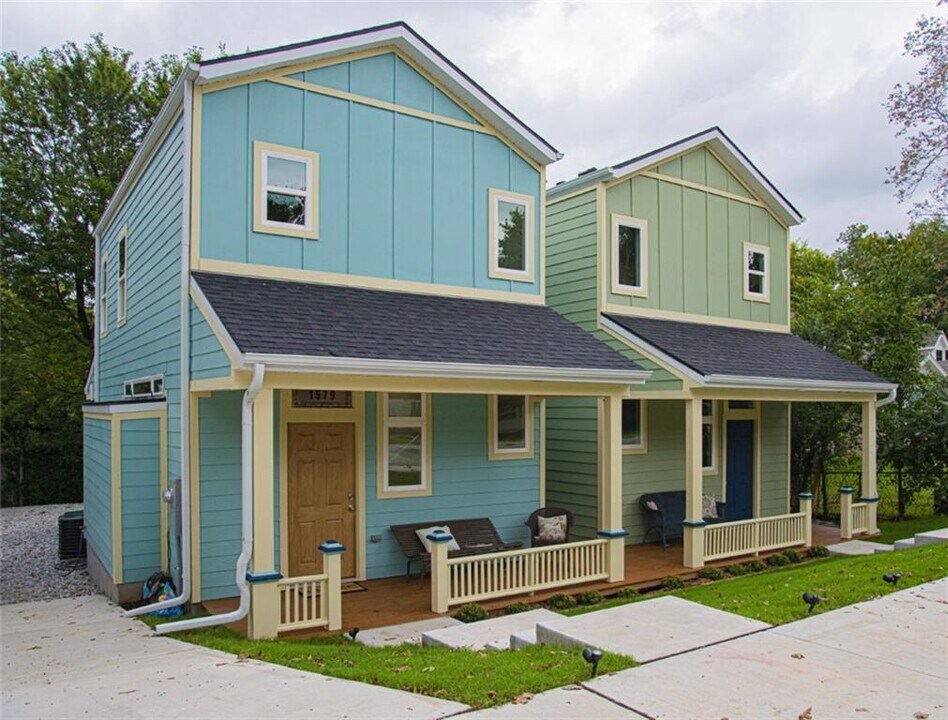 1579 S Duncan Ave in Fayetteville, AR - Building Photo