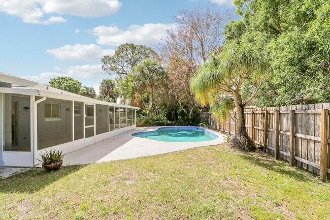 2145 5th St in Vero Beach, FL - Building Photo - Building Photo