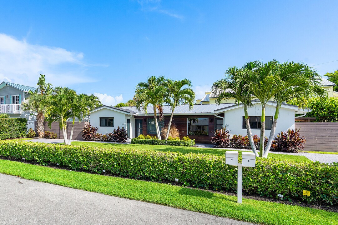 30 Hersey Dr in Boynton Beach, FL - Building Photo