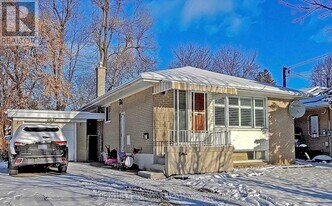 381 Osiris Dr in Richmond Hill, ON - Building Photo