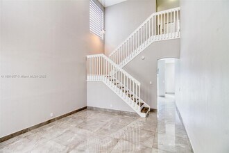 3810 SW 51st St in Fort Lauderdale, FL - Foto de edificio - Building Photo