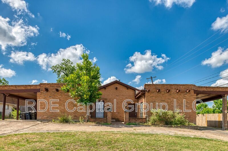 5300 Wonder Dr in Fort Worth, TX - Building Photo