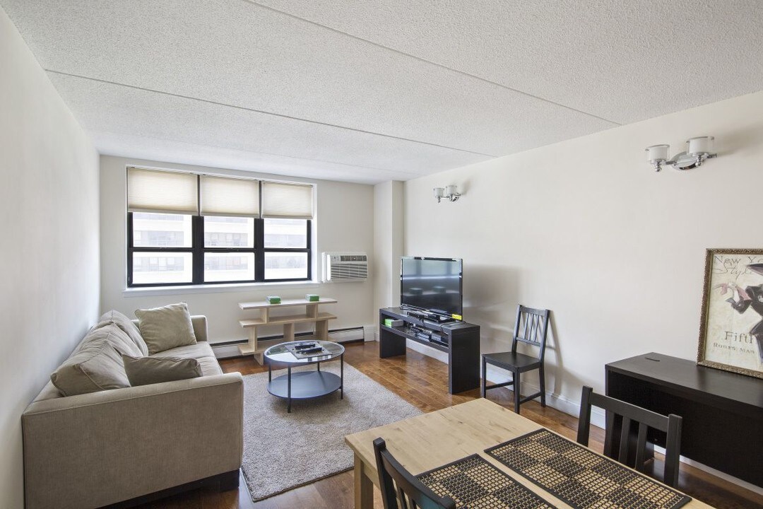 301 W 110th St in New York, NY - Building Photo