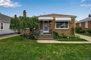 179 Hamilton Blvd in Kenmore, NY - Building Photo