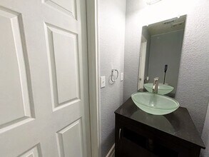 7215 Magnolia Bluff in San Antonio, TX - Building Photo - Building Photo