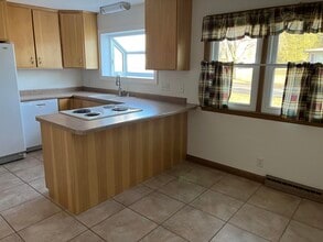 6001 Queens Way in Monona, WI - Building Photo - Building Photo