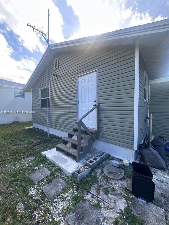 3633 SW 12th Ct in Fort Lauderdale, FL - Building Photo - Building Photo