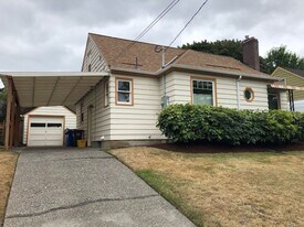 1802 N Willamette Blvd in Portland, OR - Building Photo